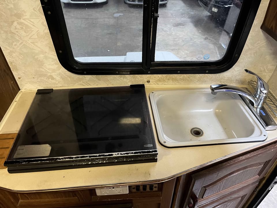 1997 Isuzu ELF Diesel Motorhome – Fully Furnished