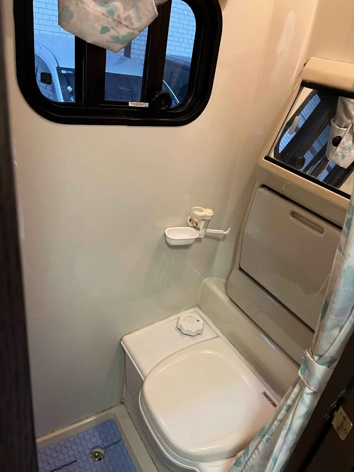 1997 Isuzu ELF Diesel Motorhome – Fully Furnished